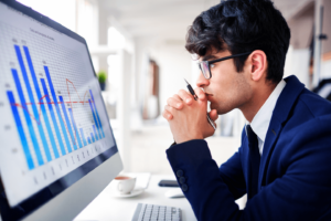 valuation com Selic alta impacto juros taxa de desconto empresa brasileira